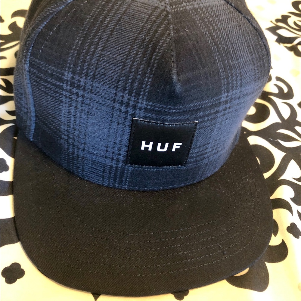 Black/navy plaid HUF hat